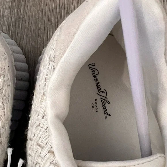 Universal Thread Cream Athletic Shoe NWT - Picture 6 of 6
